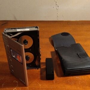 Sony Cassette Player *RARE* WM-103 *VINTAGE* *ALL ACCESSORIES INCLUDED*